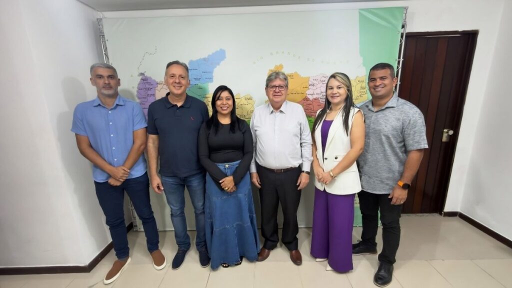 Além de Ellys Oliveira, encontro com João contou ainda com a presença da ex-prefeita de Marcação, Eliselma, além do deputado federal Aguinaldo Ribeiro. — Foto: Redes Sociais