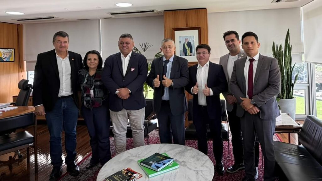 Famup se reúne com ministro das Relações Institucionais para discutir PECs 253 e 231 em defesa do 1% do FPM