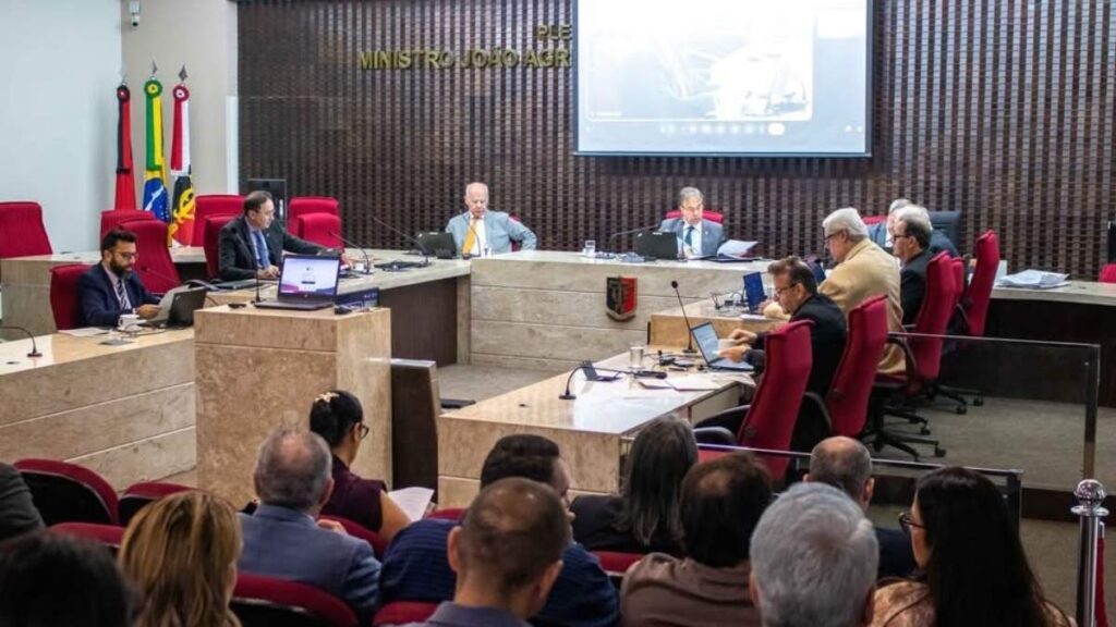 Pleno do Tribunal de Contas do Estado reunido em sessão ordinária híbrida nesta quarta-feira (12). — Foto: Ascom/TCE-PB