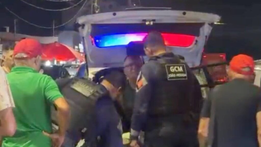 Justiça solta homem detido em ato de Ricardo Coutinho e proíbe aproximação do candidato. — Foto: Reprodução