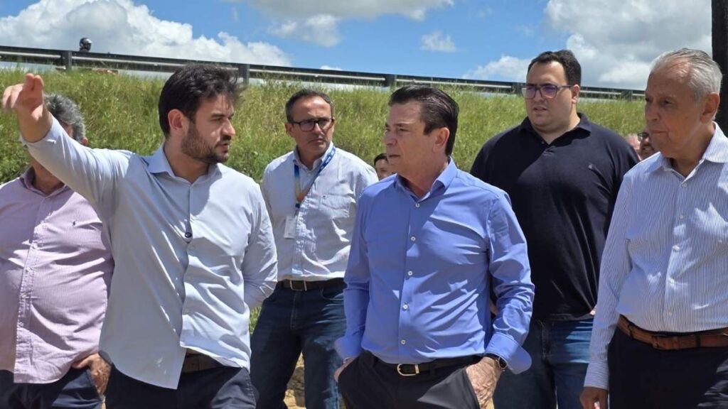 O presidente da Federação, Cassiano Pereira, visitou o terreno onde a estrutura será construída. — Foto: Divulgação