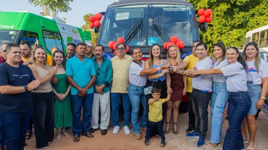 A Prefeitura de Cuité de Mamanguape apresentou um novo ônibus destinado à área da Saúde. — Foto: Divulgação