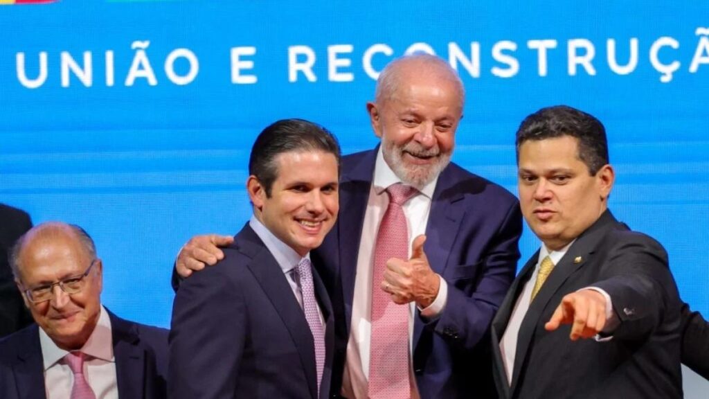 Lula, Motta e Alcolumbre — Foto: Fábio Rodrigues Pozzebom/Agência Brasil