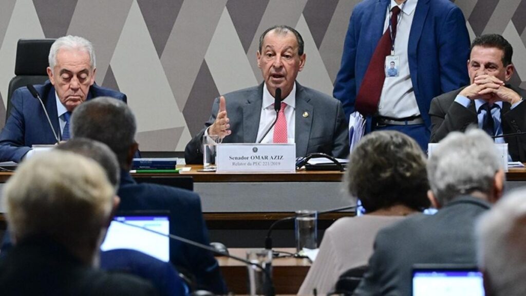 O senador Omar Aziz, relator, se pronuncia na reunião da CCJ. — Foto: Geraldo Magela/Agência Senado