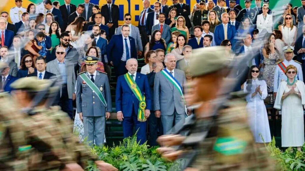 Lula e autoridades durante desfile de 7 de setembro de 2026 — Foto: Foto: Ricardo Stuckert