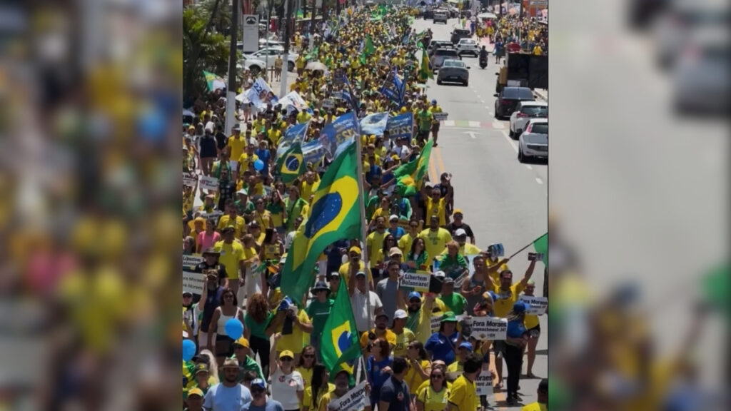 Manifestantes da direita protestam, em Maceió, contra atuação de Alexandre de Moraes no STF — Foto: Reprodução/Redes sociais