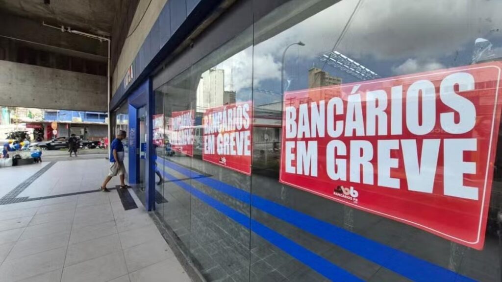 Bancários do Banco do Brasil e da Caixa entram em greve por tempo indeterminado na Paraíba — Foto: Renan Mesquisa/CBN Paraíba