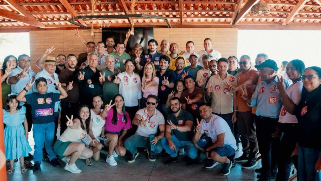 Danielle do Vale participa de encontro político em Manaíra ao lado de Hugo Motta. — Foto: Divulgação