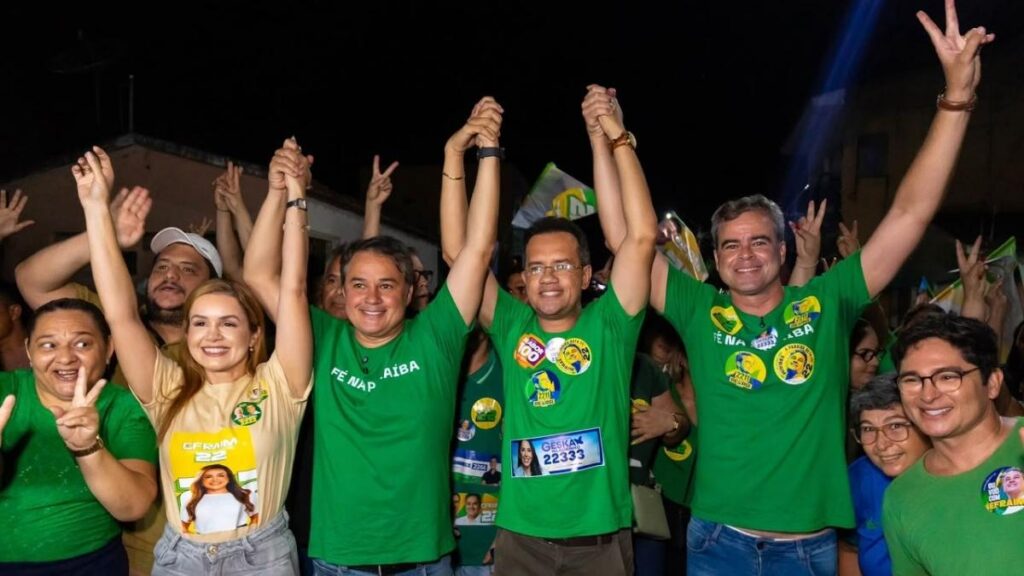 Multidão toma as ruas de Itapororoca, e Efraim diz que “a pesquisa da rua” aponta para o segundo turno