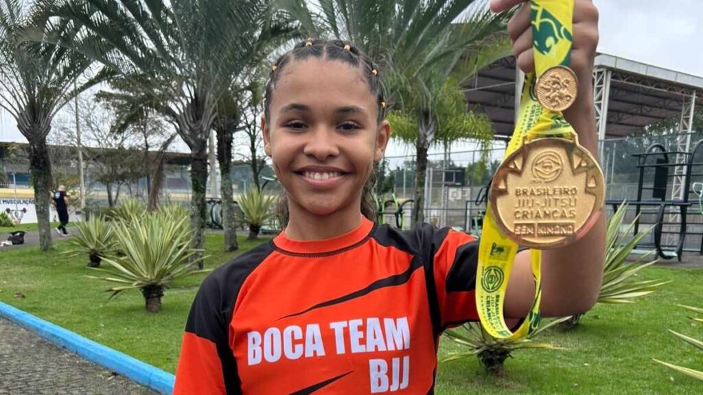Islainny Cristine Silva de Lima, de 13 anos, conquistou o título de campeã do Campeonato Brasileiro de Jiu-Jitsu sem Kimono. — Foto: Reprodução