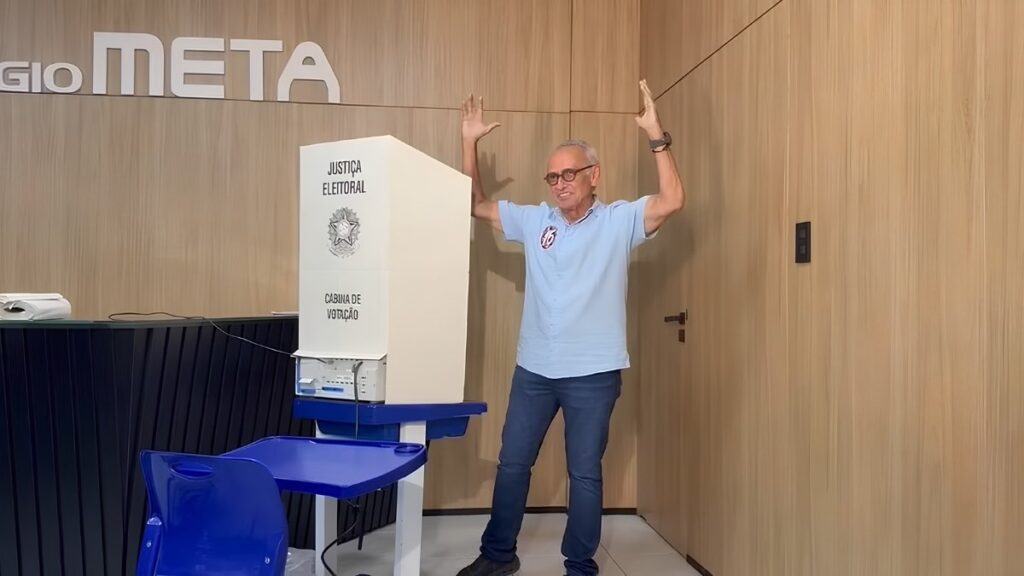Cícero Lucena vota em João Pessoa — Foto: Reprodução / TV Cabo Branco