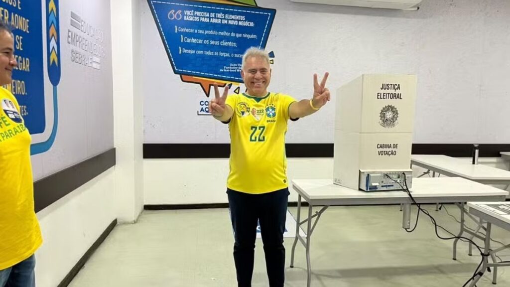 Marcelo Queiroga (PL) vota em João Pessoa. — Foto: Reprodução/TV Cabo Branco