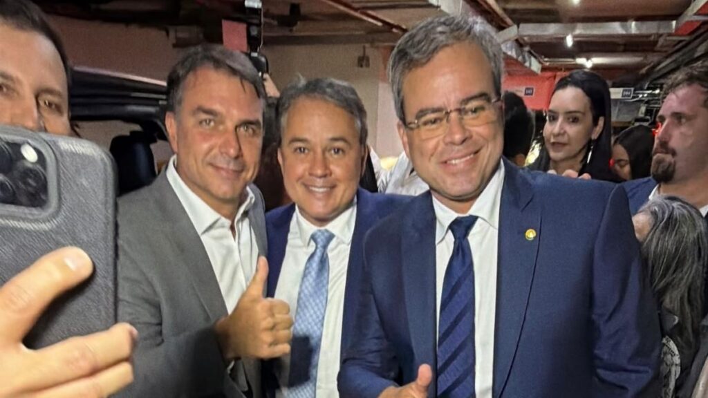 Efraim, Cabo Gilberto e George articulam com Flávio estratégias para o 2º turno na Paraíba — Foto: Divulgação