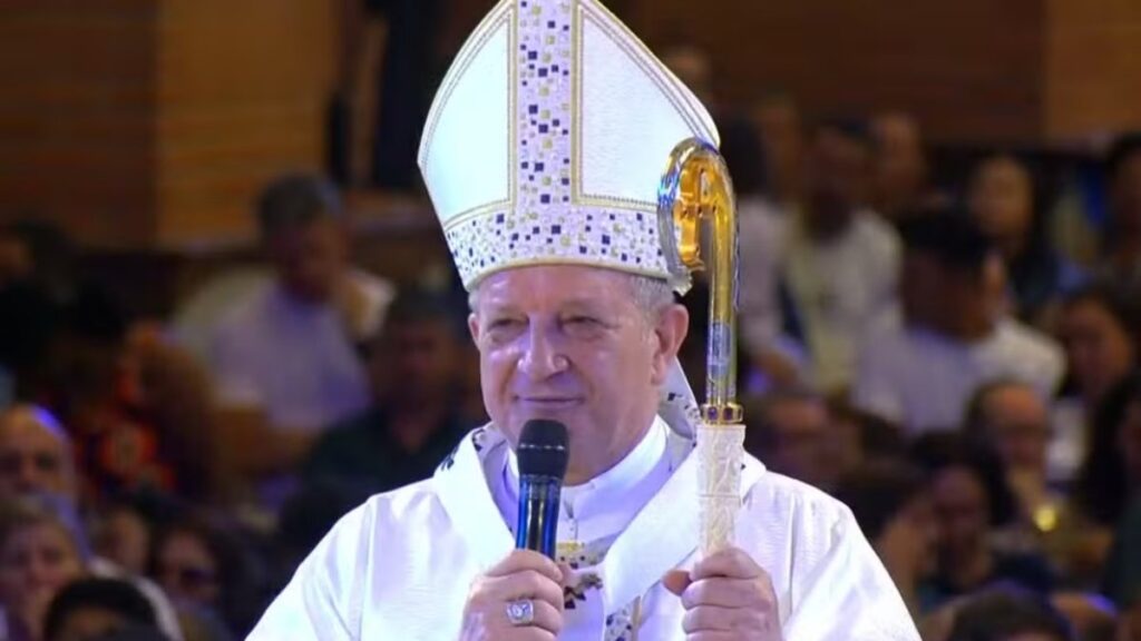 Dom Mário Antonio da Silva celebra a missa solene de 12 de outubro na basílica em Aparecida — Foto: Reprodução;/TV Aparecida